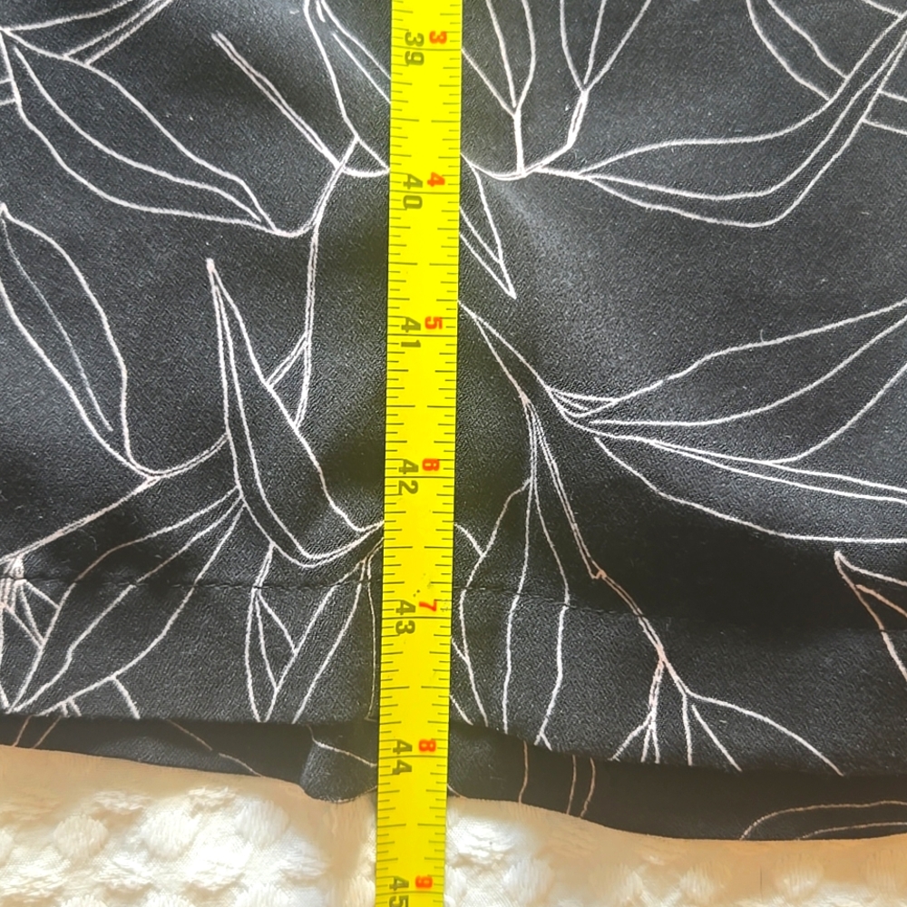 A New Day. Elegant Black and White Leaf Print Dress. Size S - Picture 6 of 7
